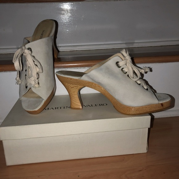 Ecru (Cream) Suede Slide, 8B ,NEVER WORN - Picture 2 of 3